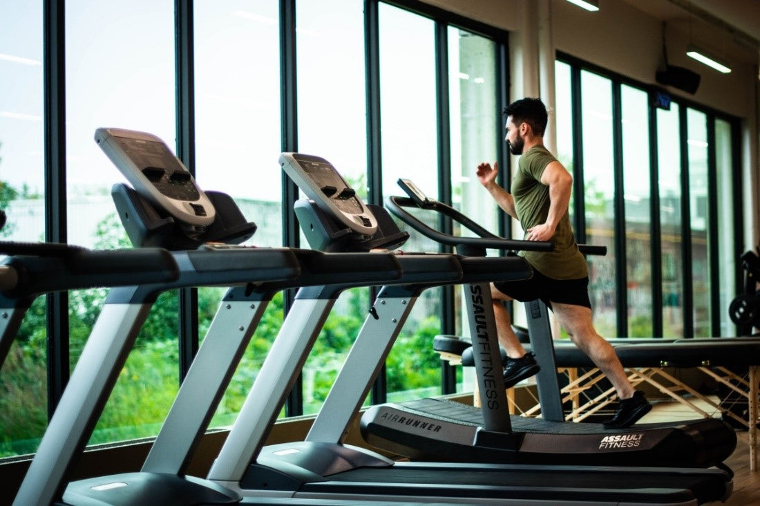 Man doing cardio in the gym