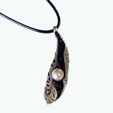 Load image into Gallery viewer, Pearl Fish pendant necklace for women girls creative handmade gift