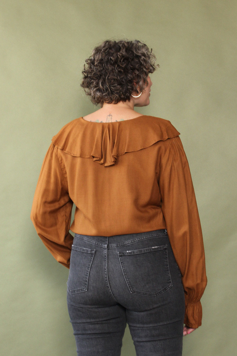 Kikomo Nutmeg Ruffle Blouse M