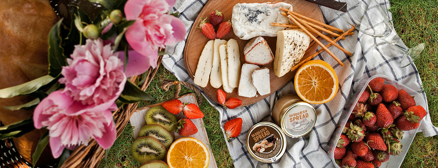 Mother's Day gift idea for outdoorsy mom: put together a nice picnic