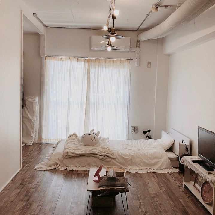 白い床に憧れる 茶色い床の上手なコーディネート術 Little Rooms