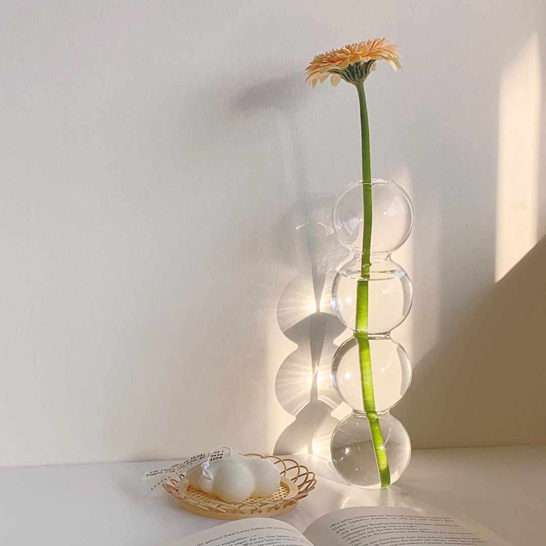 花のある暮らしの第一歩 一輪挿し の飾り方とおすすめの花瓶 Little Rooms