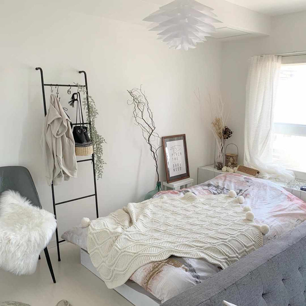 白い床って魅力的。参考にしたい8つのお部屋と広見せテクニック Little Rooms