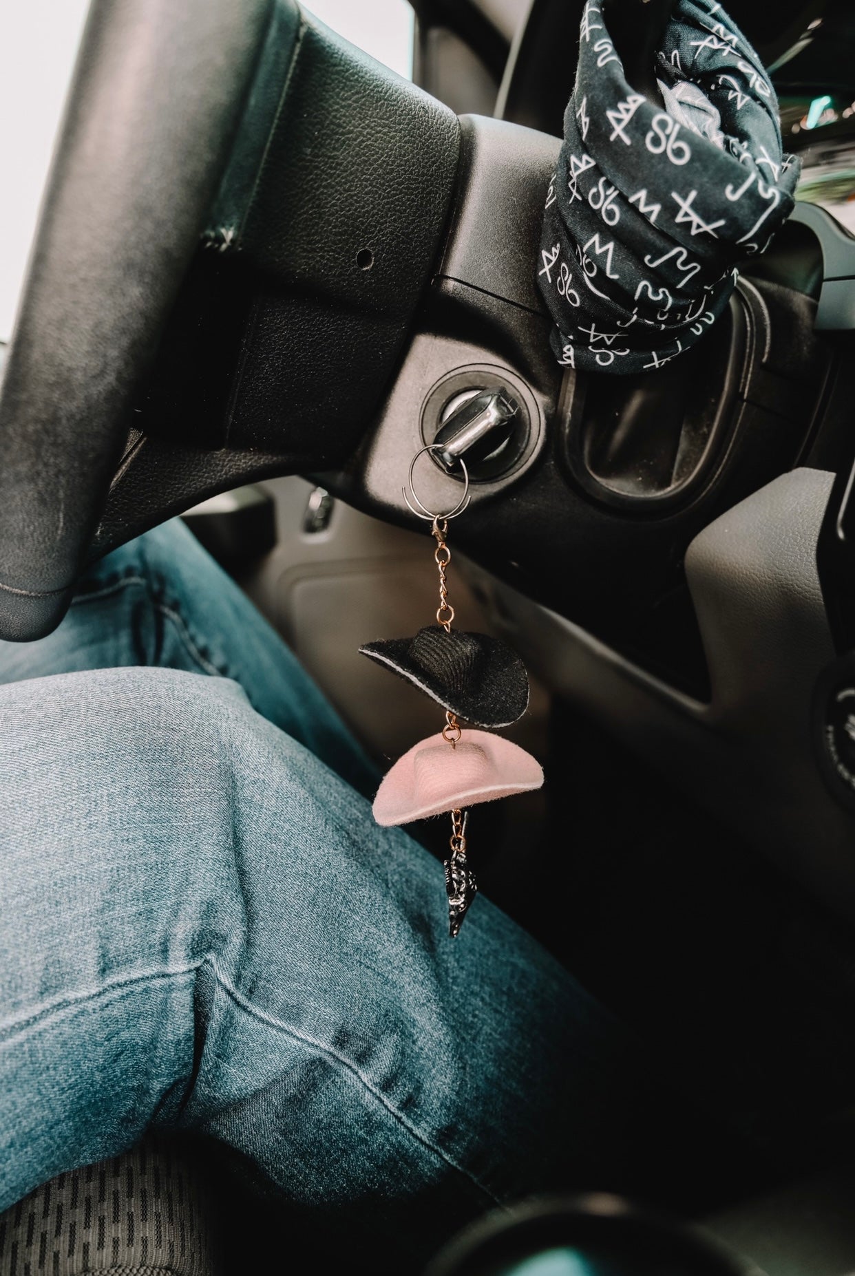 Pink & Black Cowboy Hat Keychain - Front Porch Boutique, LLC.