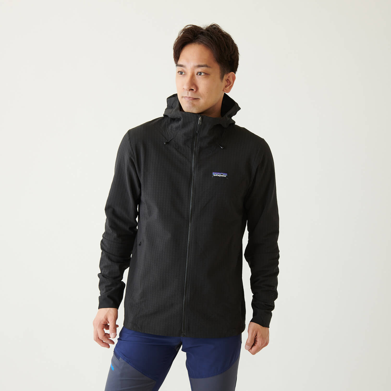 【Patagonia/パタゴニア】メンズ・R1テックフェイス・フーディ動きやすいデザイン