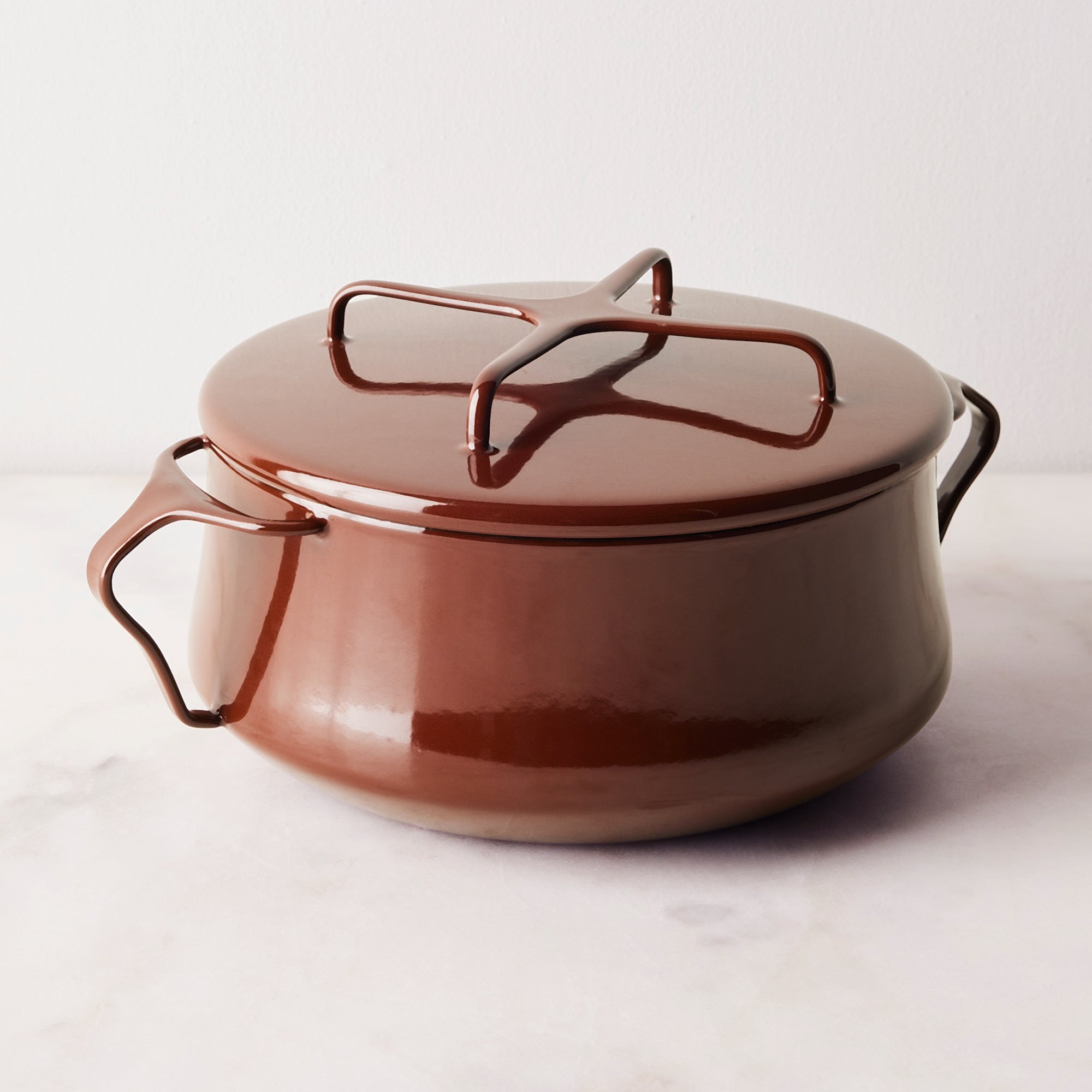 https://cdn.shopify.com/s/files/1/0086/2332/5244/files/2023-0828_dansk_kobenstyle-2qt-casserole_chestnut-_silo_1x1_mj-kroeger-026.jpg?v=1694551586