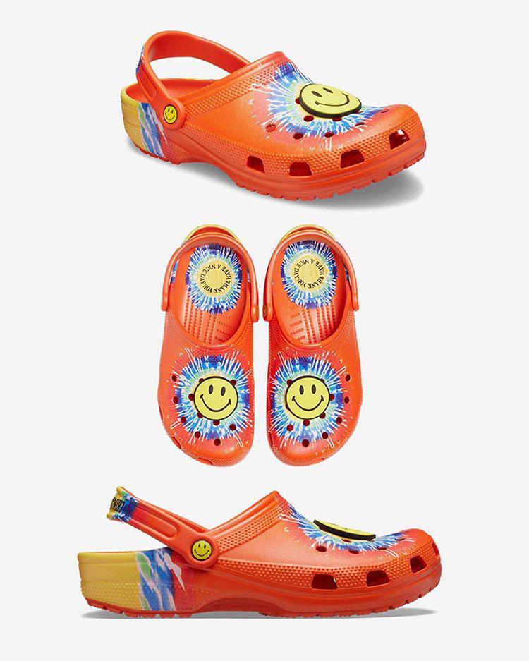 urban outfitters crocs