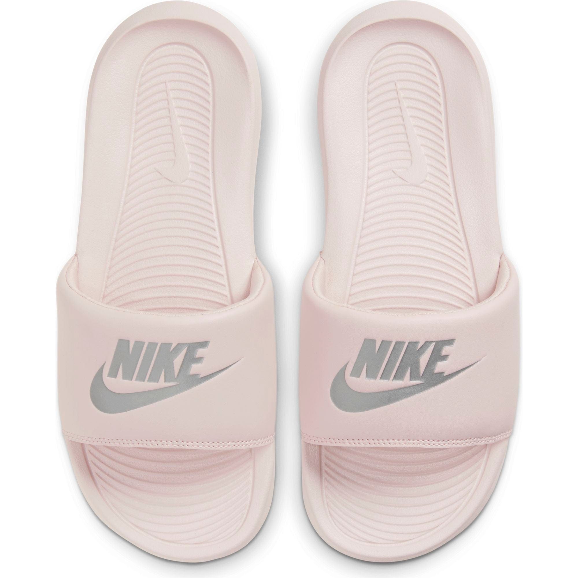 Women's Nike Victori One