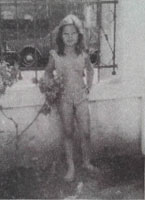 À 6 ans, avec mon bikini en crochet