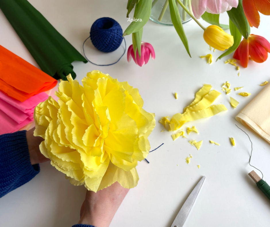 Papierblumen DIY basteln Kinder Grundschule kreativ Krepp Krepppapier Anleitung