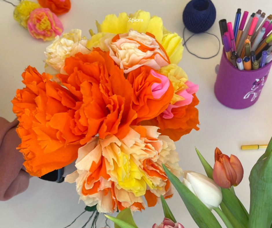 Papierblumen DIY Papier Kunst Blume Blumen bunt Farben fröhlich Kinder Beschäftigung kreativ basteln