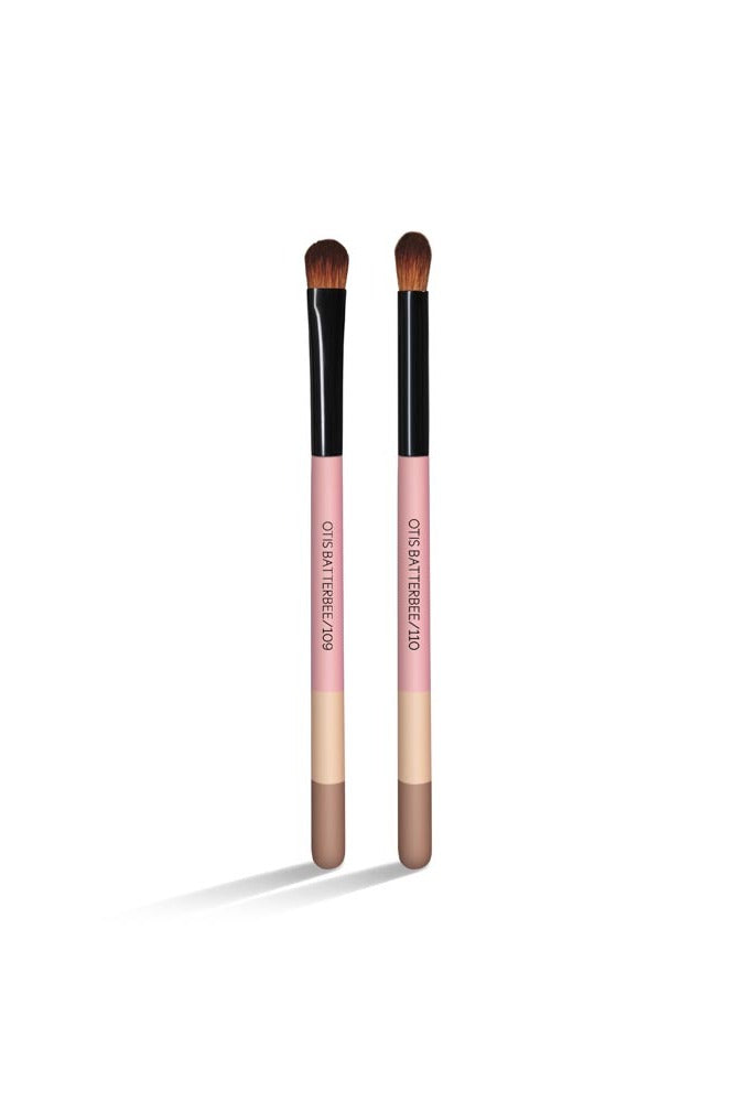 Eye Brush Duo: A versatile set of two finely crafted brushes designed for precise and seamless eye makeup application, perfect for creating a variety of eye looks.