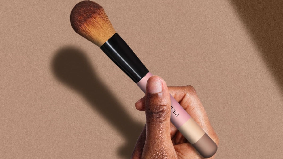 Otis Batterbee Powder Brush 101 – Achieve a flawless, even texture with the unique developed bristles.