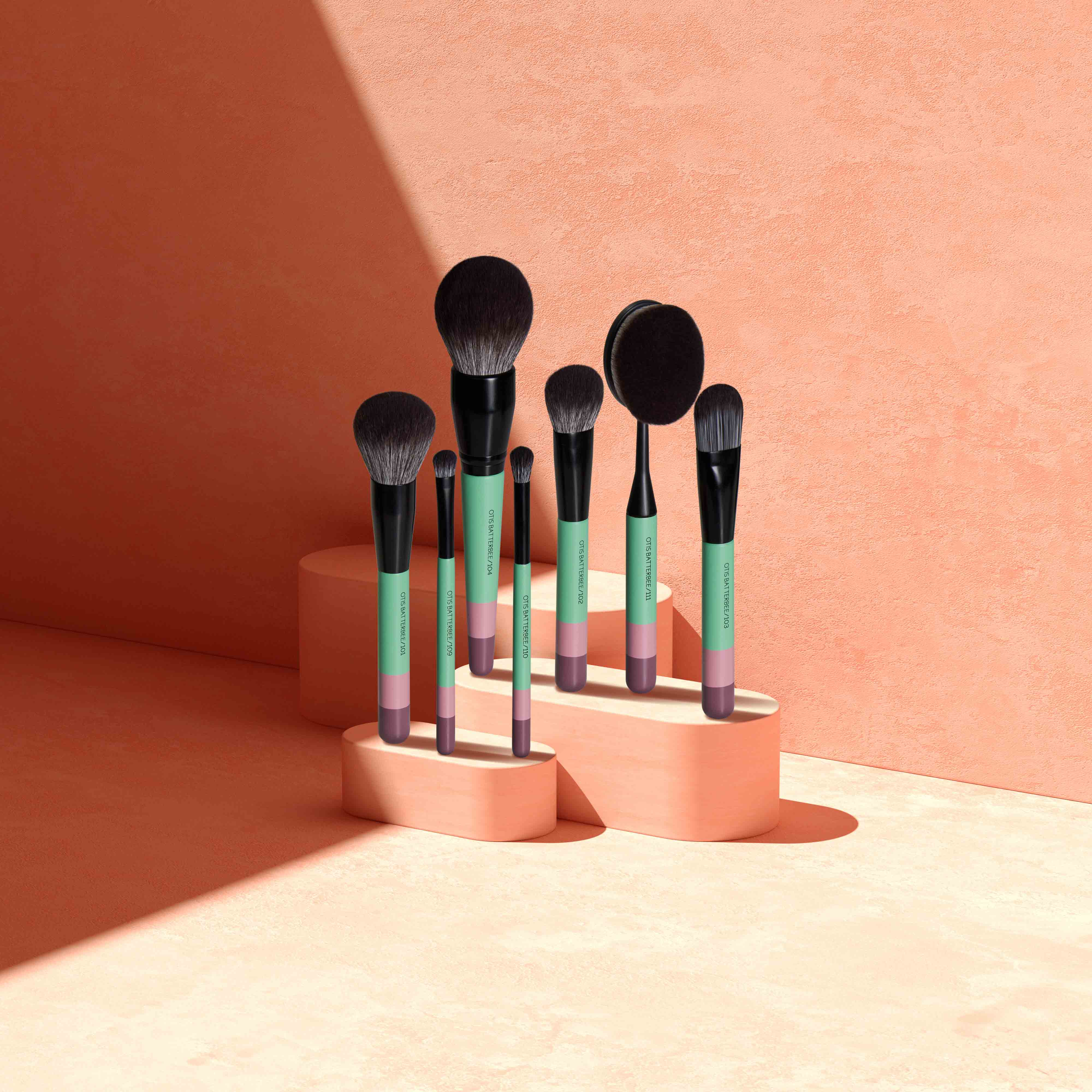Otis Batterbee complete 7 piece makeup brush set – Add contour and flawless definition to cheeks and even apply powders and mineral foundations for smooth, high-definition results.