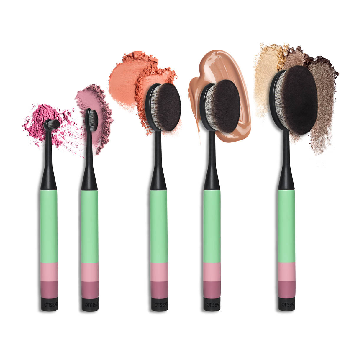 Otis Batterbee Professional Oval Makeup Brush Set – The oval shapes blend bronzer and even tanning products.