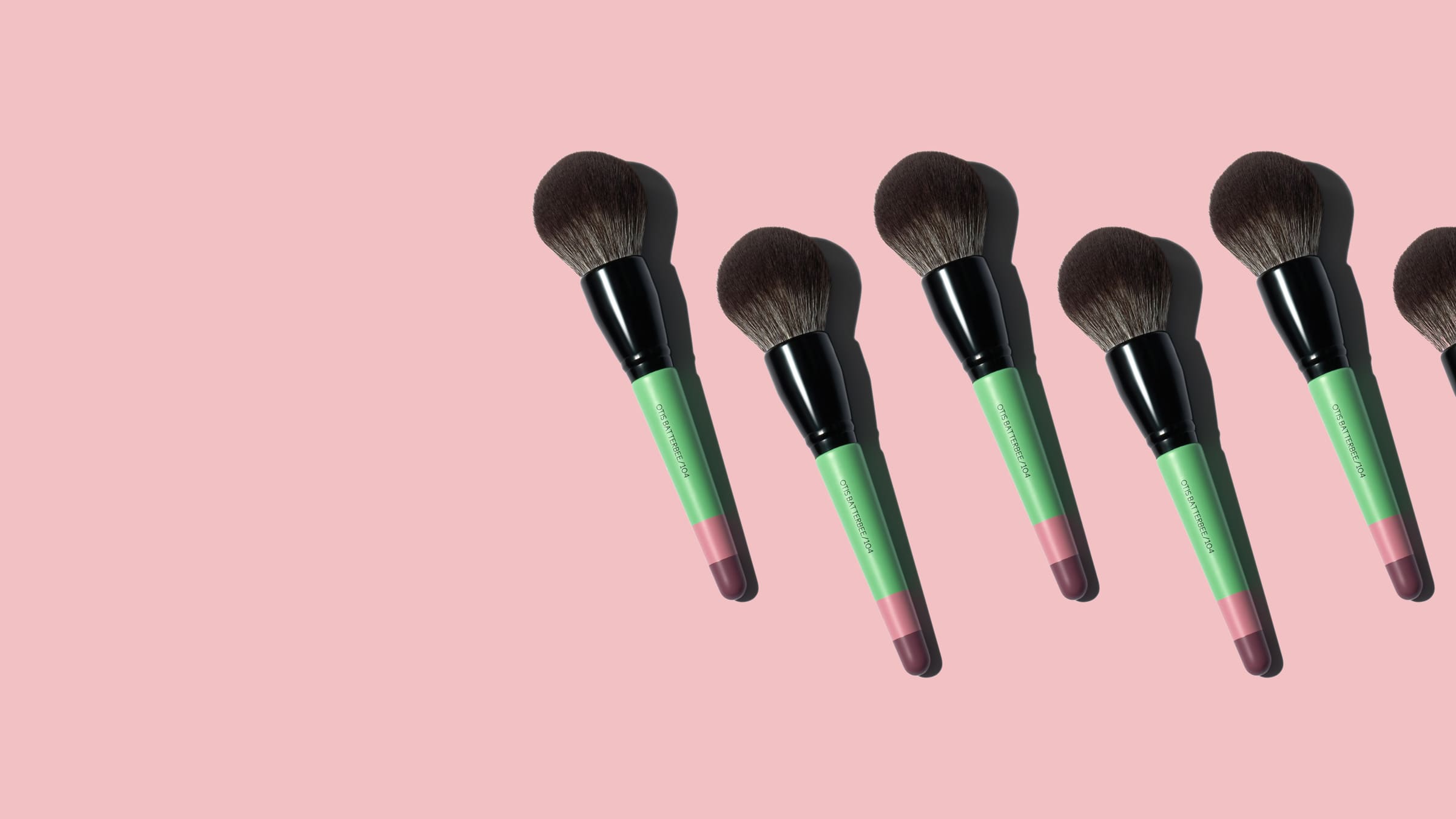 Large Powder and Bronzer Makeup Brush: A high-quality brush ideal for applying loose powder and bronzer, ensuring a seamless and natural finish