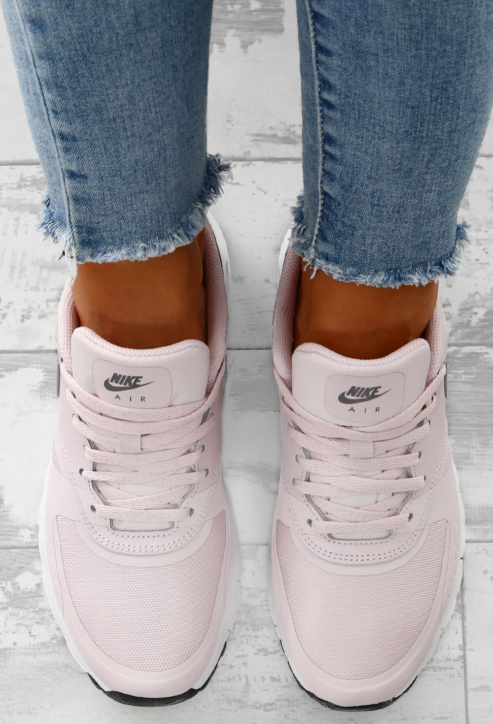 nike pink and grey trainers