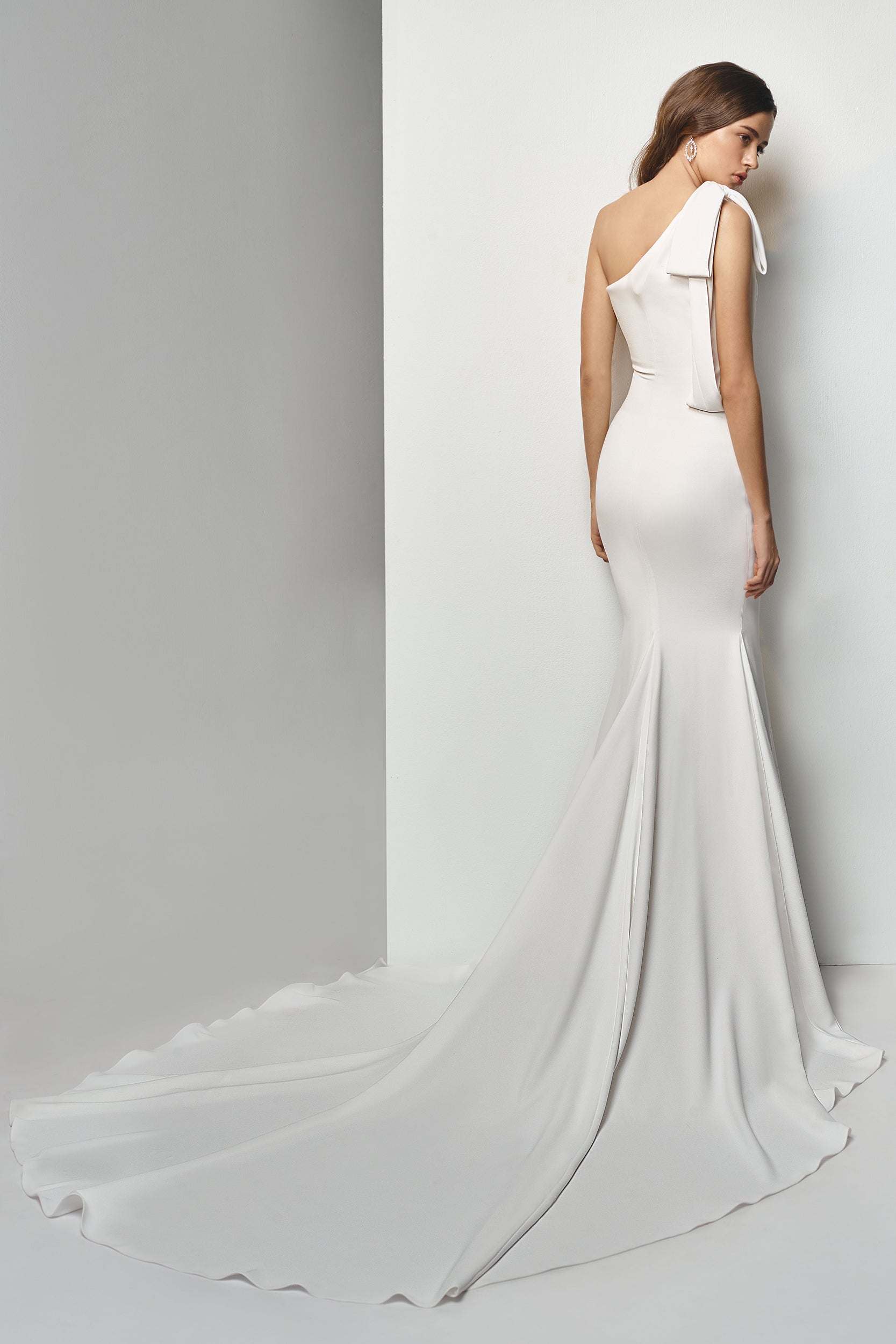 1 shoulder wedding dress