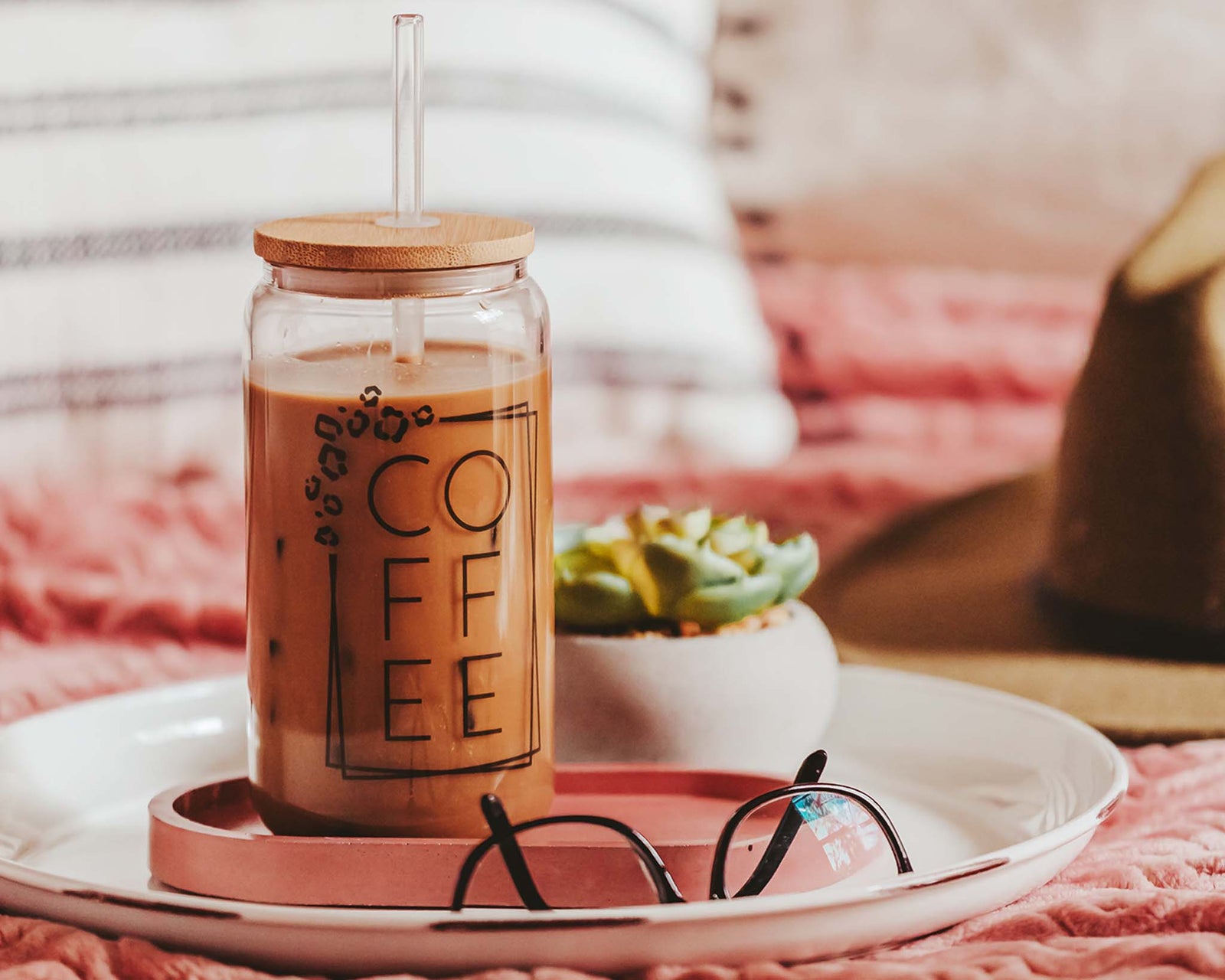 iced coffee in glass ball jar｜TikTok Search