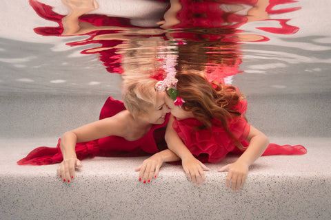 Underwater portrait of mother and daughter | Liz Harlin