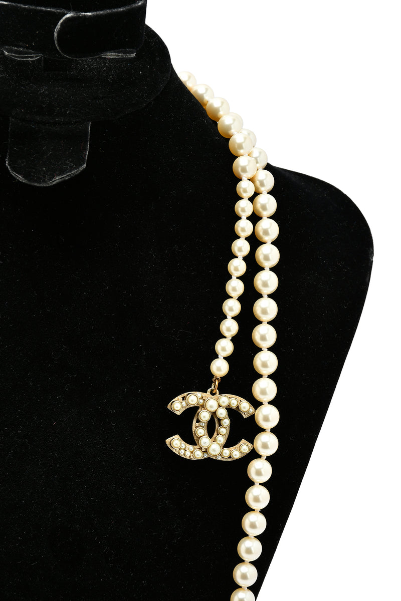 Chanel Pearl CC Logo 100th Anniversary Necklace – The Plush Posh