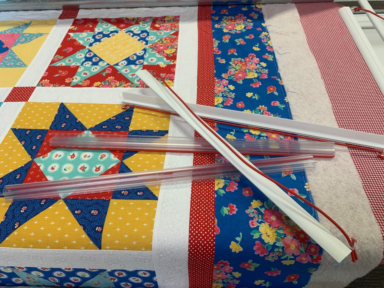 Red Snapper quilt loading system review…  Threadtales - The stuff of Life  (and Quilts!)