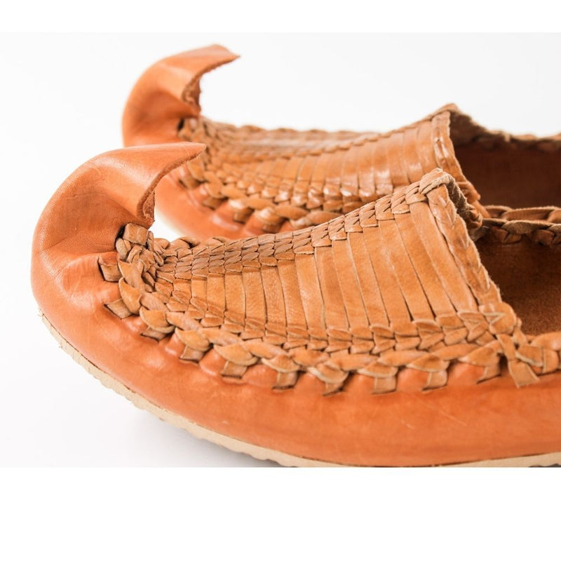 Men's handmade leather moccasins; flexible, comfortable and made of 100% natural leather to imitate a barefoot walking feel.