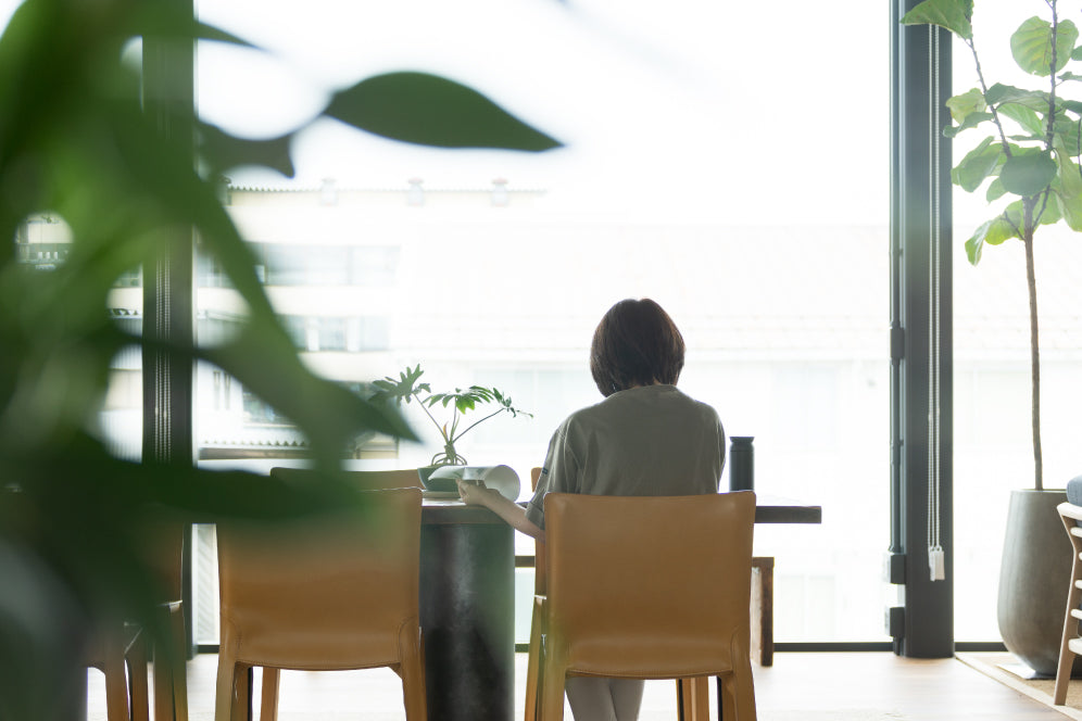 Employee drinking coffee at KINTO head office 