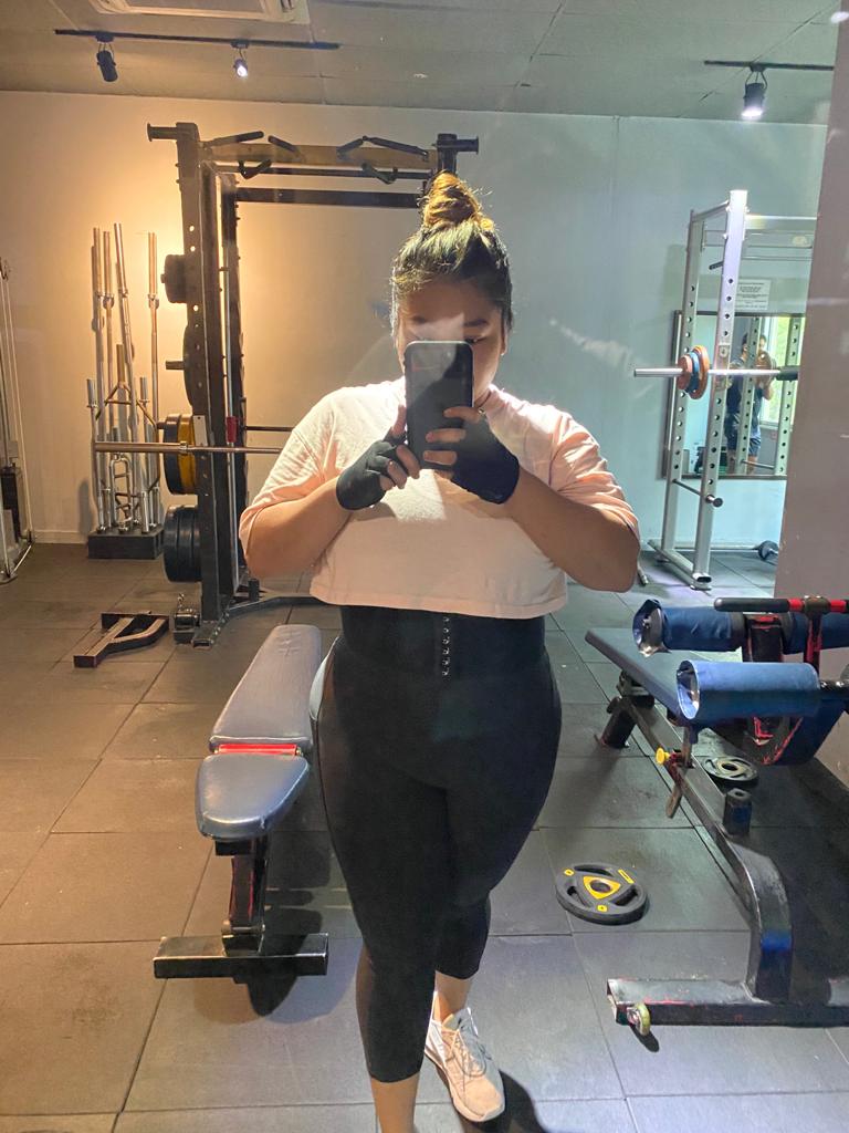 Fah on the last row of hooks in her size XL waist trainer in January 2021. 