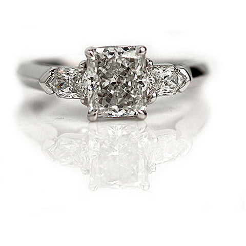 radiant-cut-diamond-ring