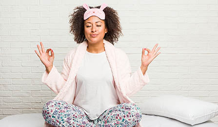 women_meditating_with_eyes_closed