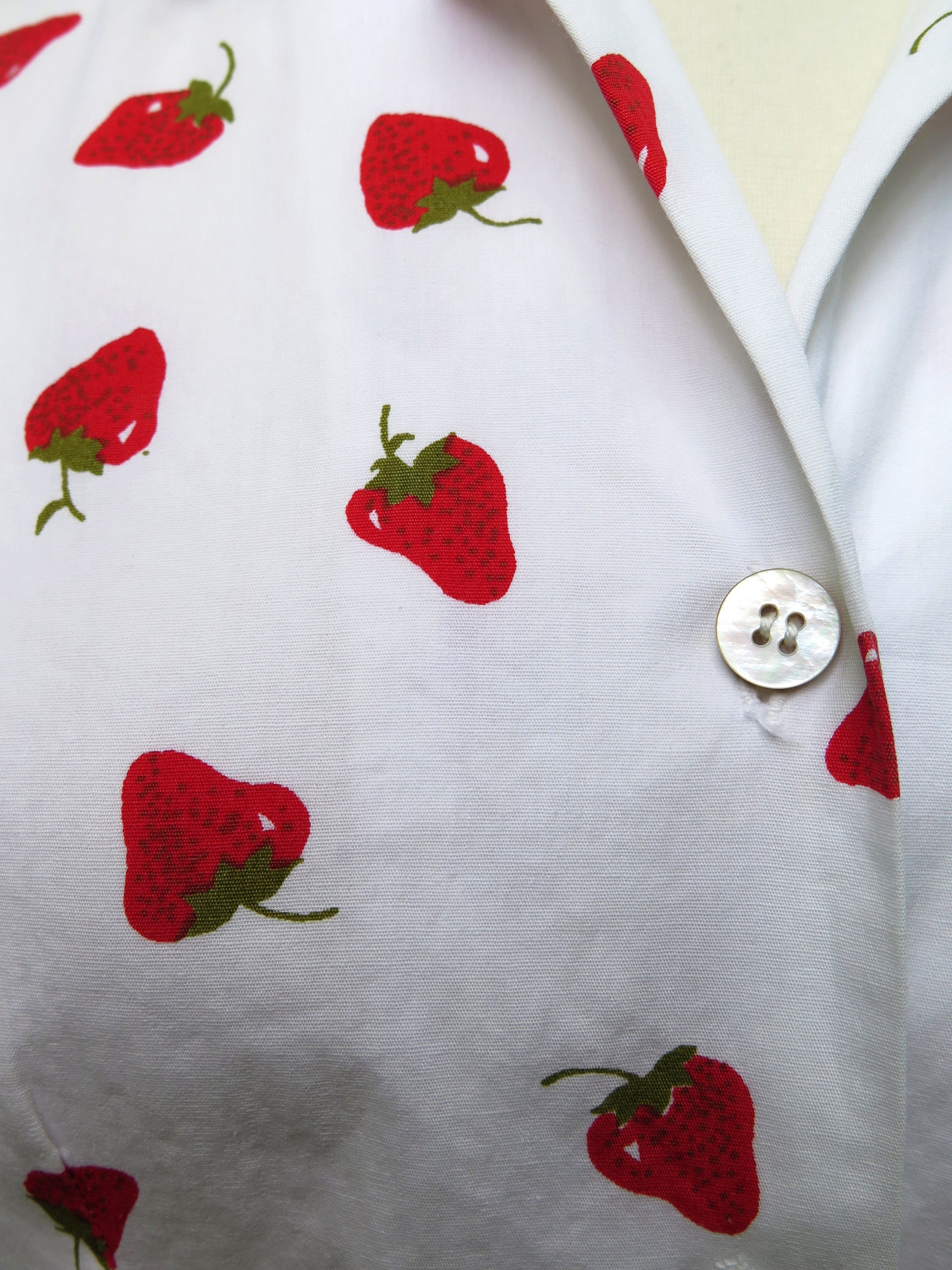 60s Short Sleeve Strawberries Blouse – Better Dresses Vintage