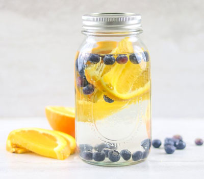 https://amindfullmom.com/wp-content/uploads/2018/01/Orange-Blueberry-Water.jpg