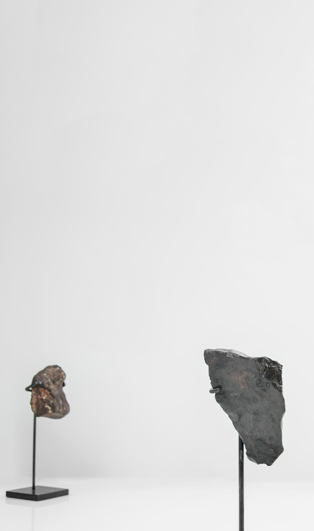 Meteorites pairs on our AES bronze stands