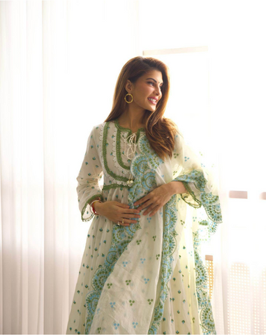 Celebrating Independence Day with Timeless Traditions: A Guide to  Traditional Clothing - Mriyainc