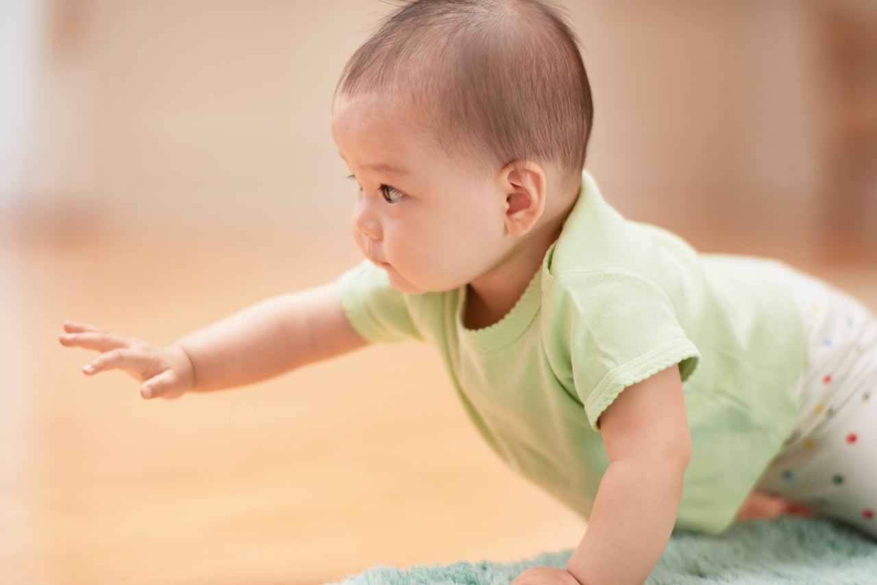 teething baby crawling