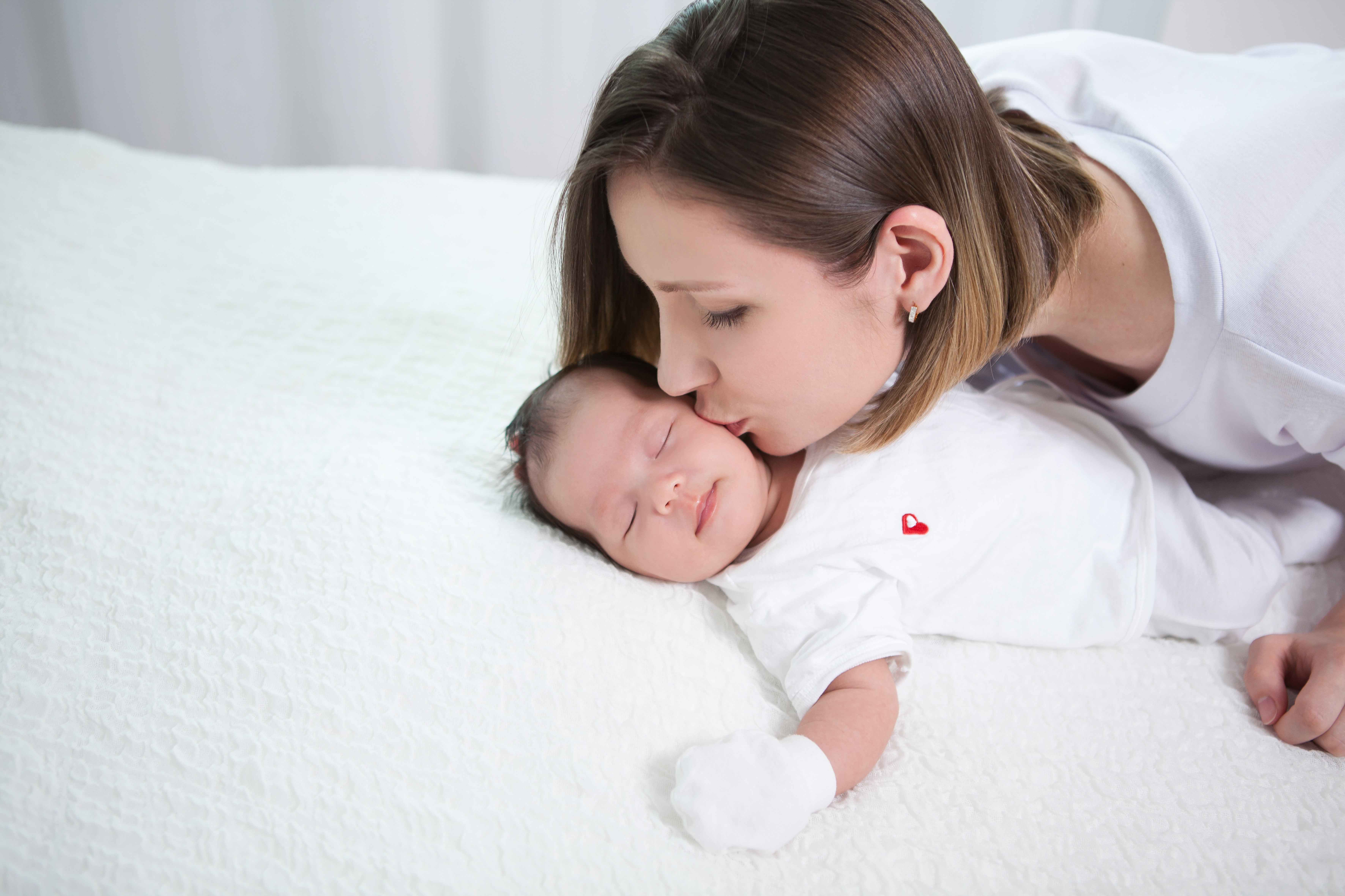 breastfeeding mum and newborn