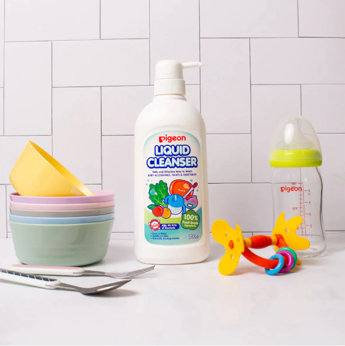 pigeon baby liquid cleanser and accessories