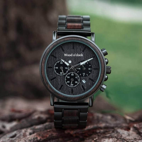 Ein dunkles und zeitloses Design machen die "Waldgebirge" zu deiner Armbanduhr für wichtige Anlässe