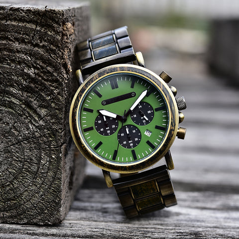 Die "Walddämmerung" ist eine hochwertige Armbanduhr aus Marcaibo-Pockholz