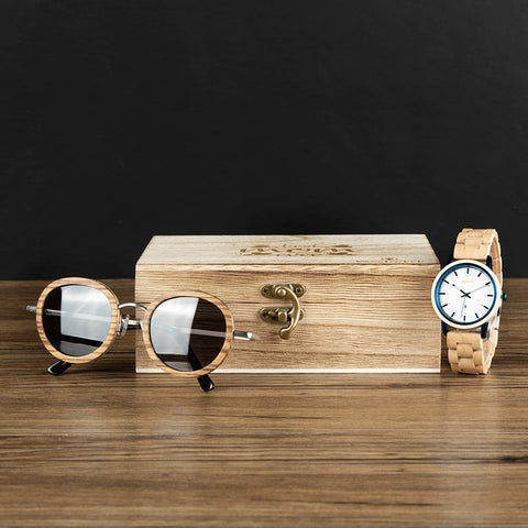 Geschenkbox "Best Mom Antonia" mit hochwertiger Armbanduhr aus Holz und dazu passender Holzsonnenbrille