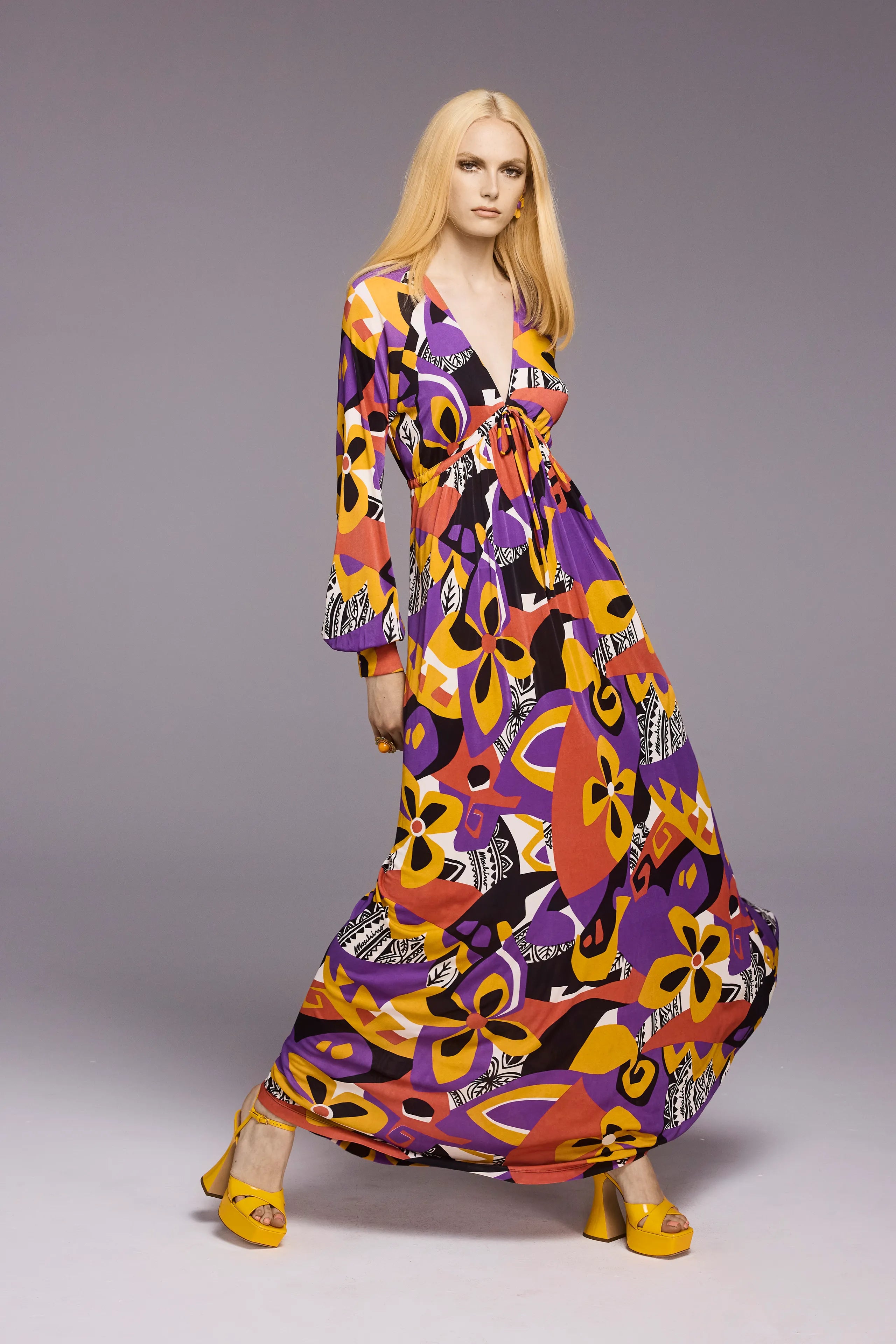 Moschino Resort 2023 Bold Graphic Swirl Print