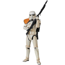 Cargar imagen en el visor de la galería, Pedido Figura Sandtrooper - Star Wars - MAFEX marca Medicom Toy No.040 escala pequeña 1/12
