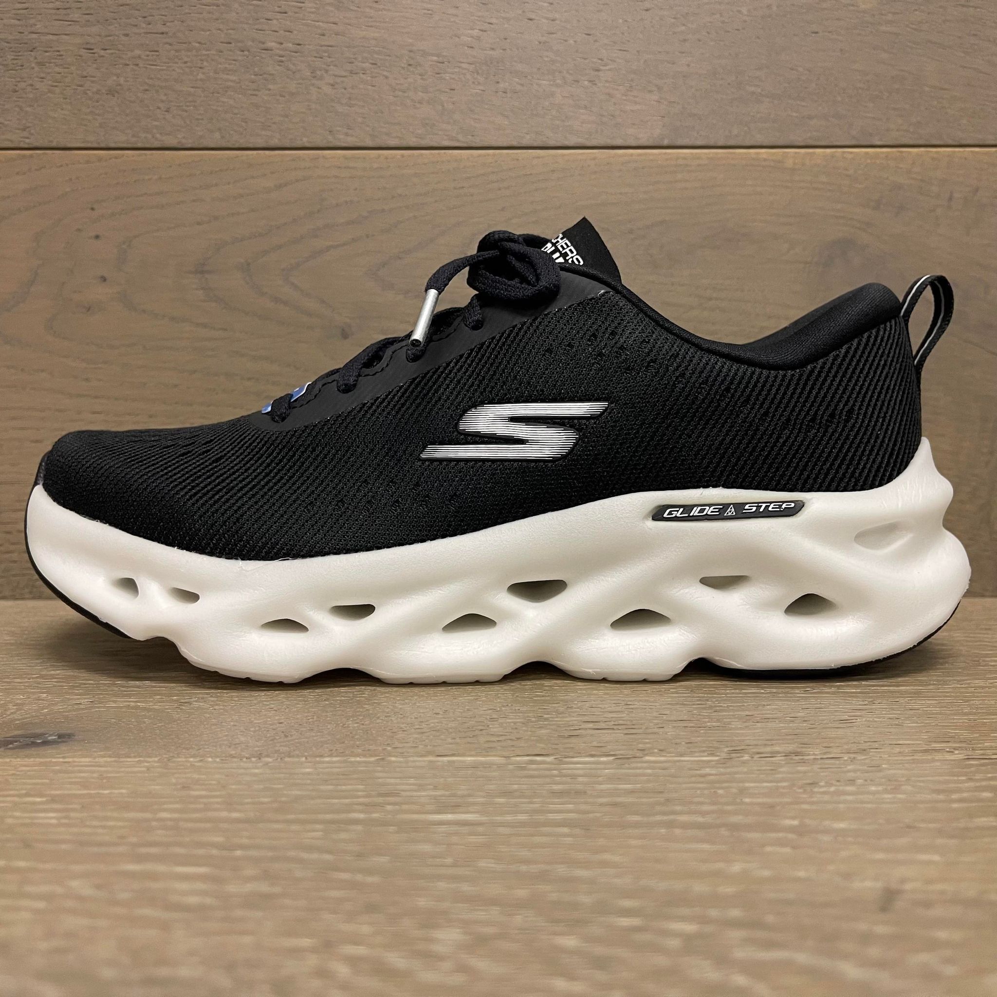 SKECHERS GO RUN MAX (BLACK/WHITE) – SneakersLife.com