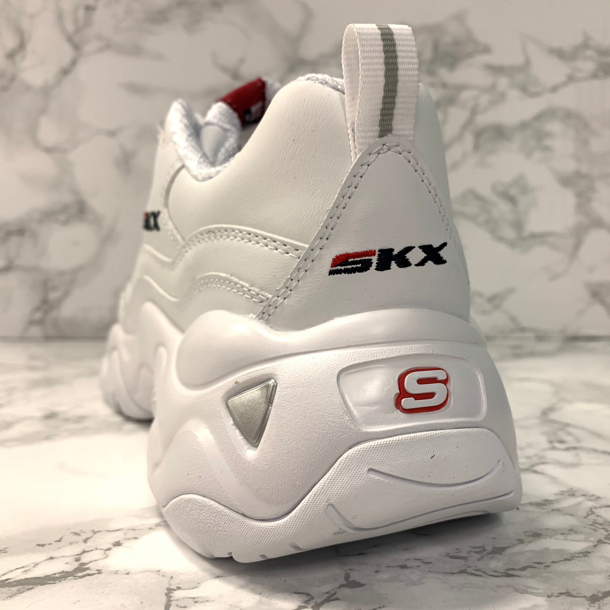 SKECHERS D'LITES 3.0 VENTURE (WHITE) – SneakersLife.com