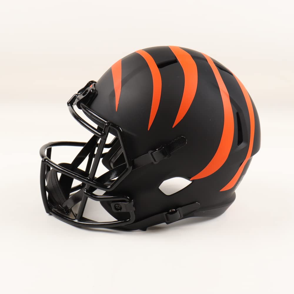 Helmet Stalker on X: Bengals QB Joe Burrow is using a Riddell