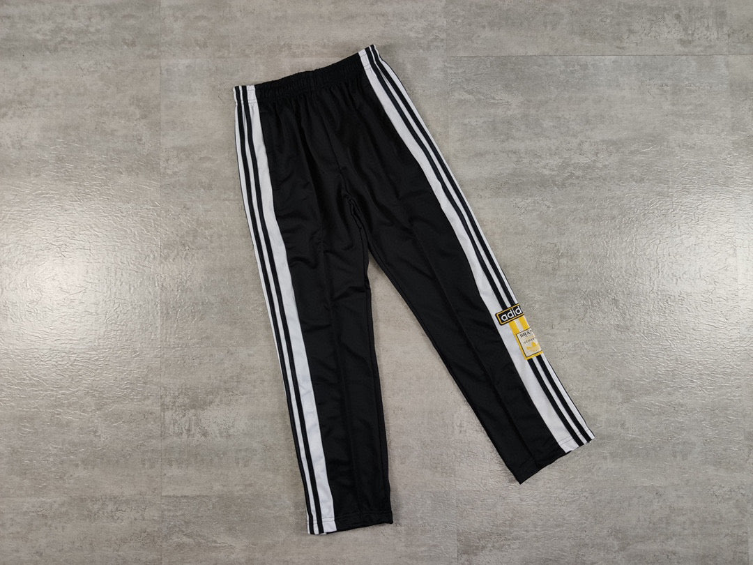 pantaloni adidas aperti di lato