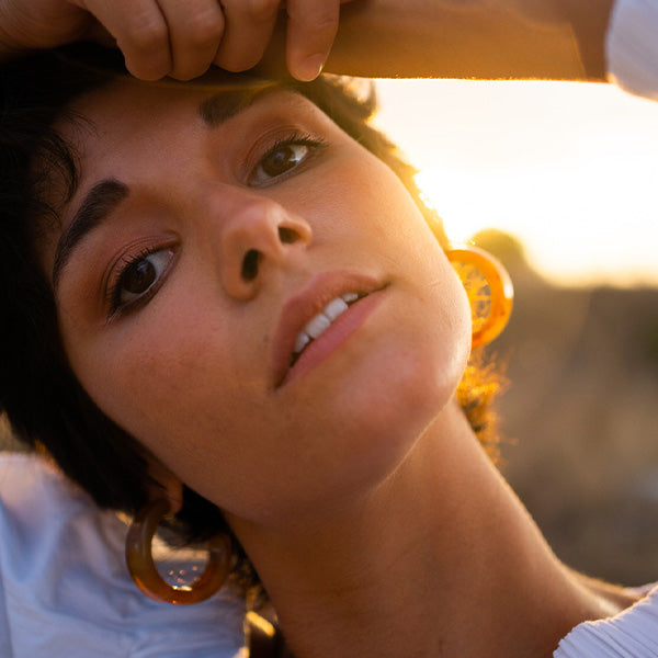 Woman with glowing skin Oceanly ATTITUDE