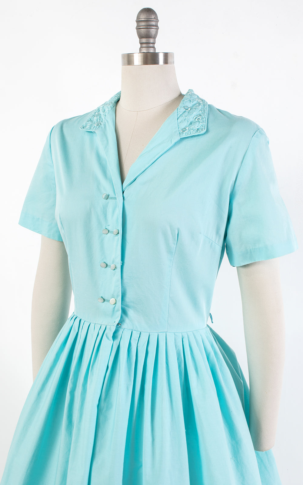 1950s Floral Embroidered Blue Cotton Shirtwaist Dress | large ...