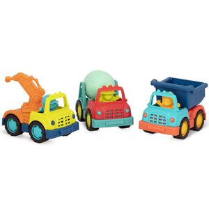 Conjunto de 3 camiones de contrucción con 3 personajes.Hay una grua , una hormigonera y un volquete de colores vivos.